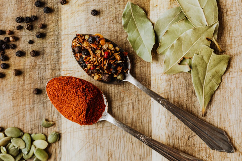Auswahl von Gewürzen und Aromaten für Heißsoßen-Rezepte